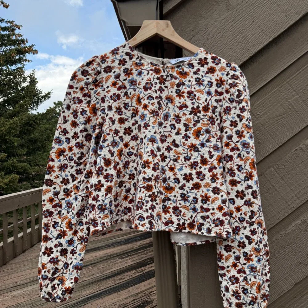 EUC Zara Ecru Floral Print Long, Puff Sleeve Quilted Crop Top